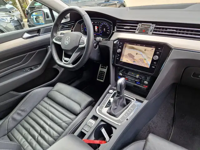 Volkswagen Passat Alltrack view 7