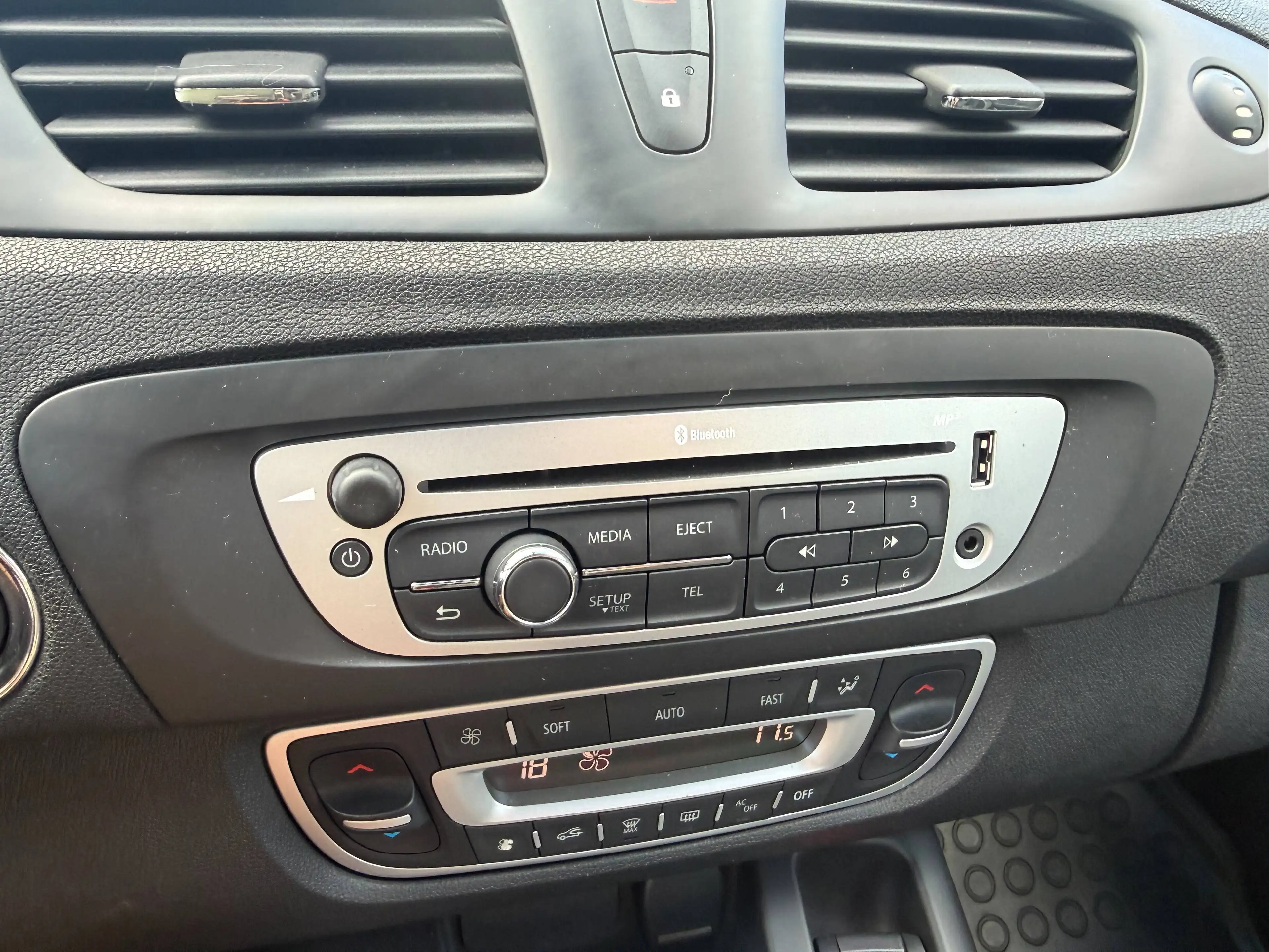 Renault Grand Scenic 1.2 TCe ENERGY Grand Limited+7 SITZE+2. HAND+NAVI+KLIMATRONIK+6 GANG+PDC+SHZ+TÜV:NEU — photo 11