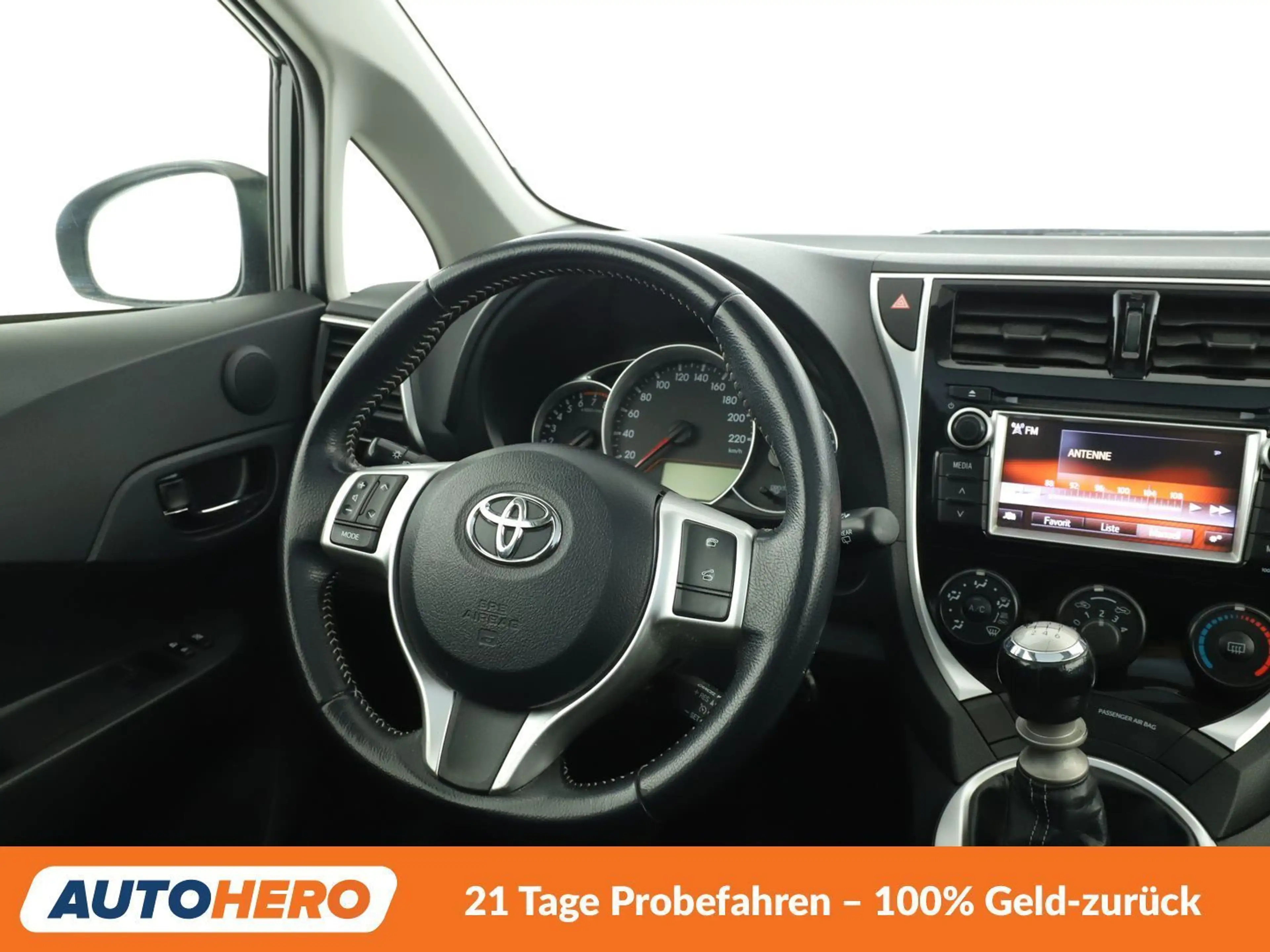 Toyota Verso-S 1.33 Dual VVT-i Life *NAVI*TEMPO*SHZ* — photo 13