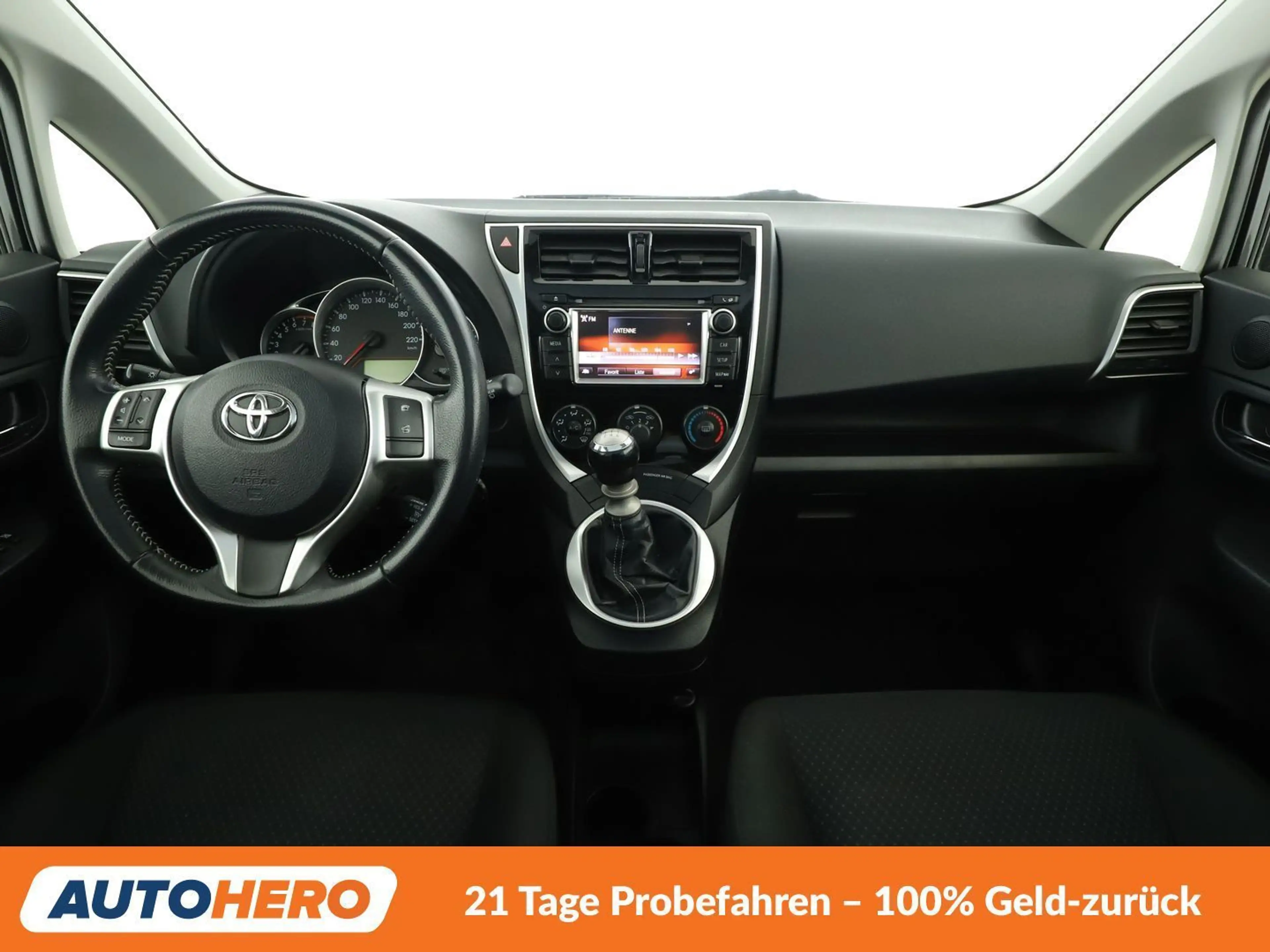 Toyota Verso-S 1.33 Dual VVT-i Life *NAVI*TEMPO*SHZ* — photo 12