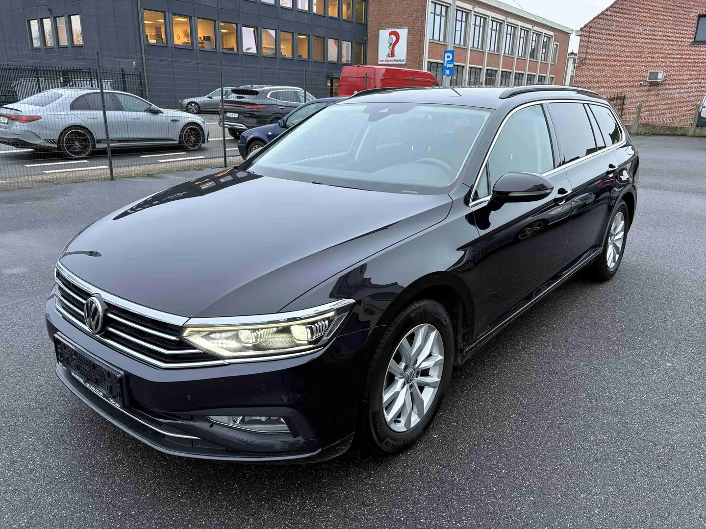 Volkswagen Passat Variant Passat SW 2.0 TDi SCR Elegance Business DSG Schwarz - 1