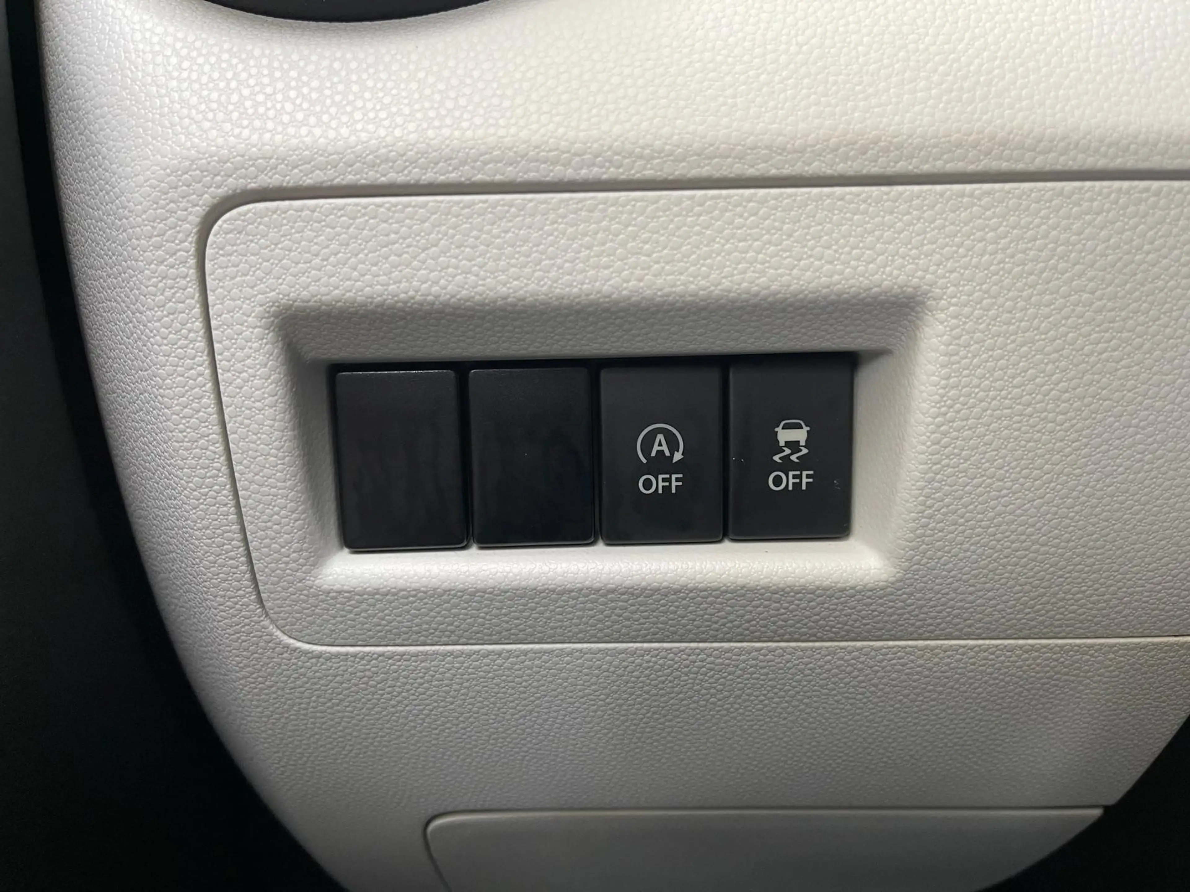 Suzuki Ignis 1.2 SHVS Comfort+Allrad+Kamera+Klima+Touch — photo 13