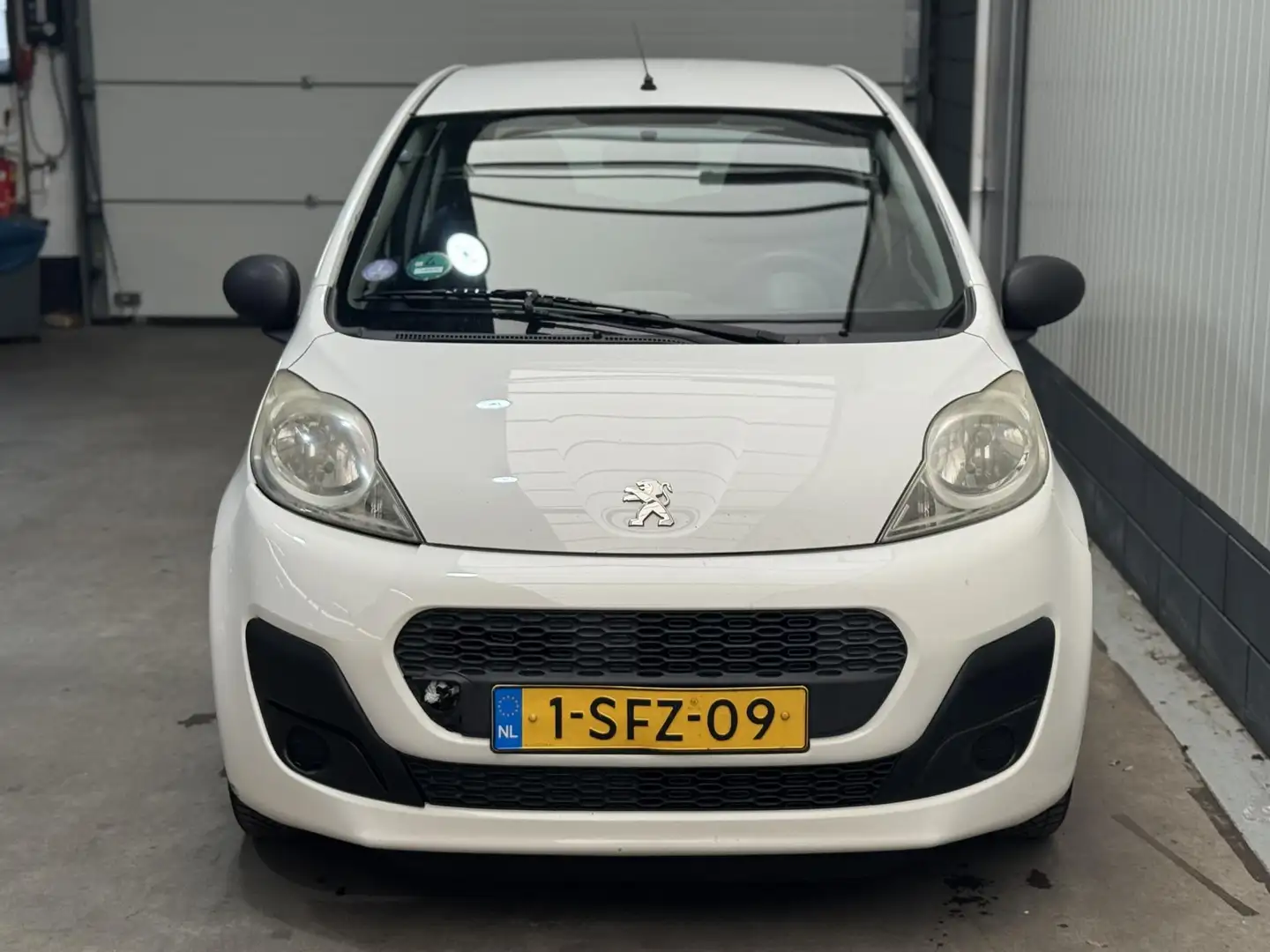 Peugeot 107 1.0 Access Basic Vol Jaar APK Technisch Goed Weiß - 2