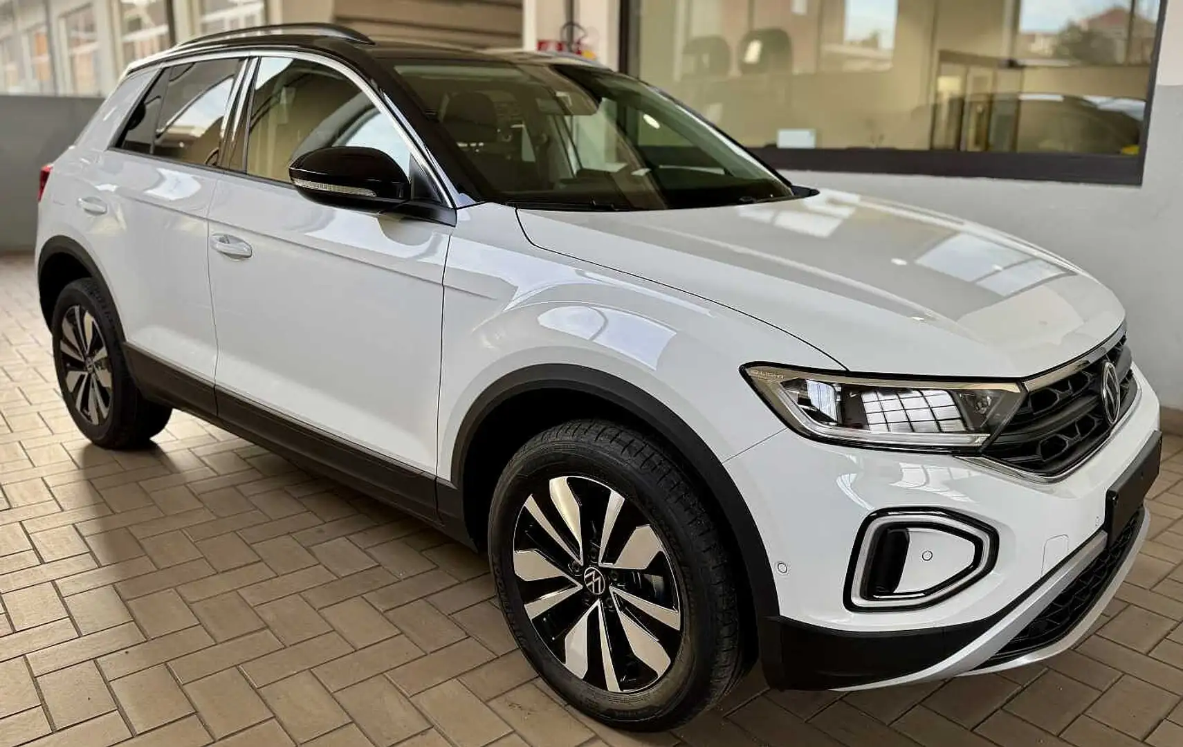 Volkswagen T-Roc 1.5 TSI ACT 150 CV DSG Edition Plus Bianco - 2