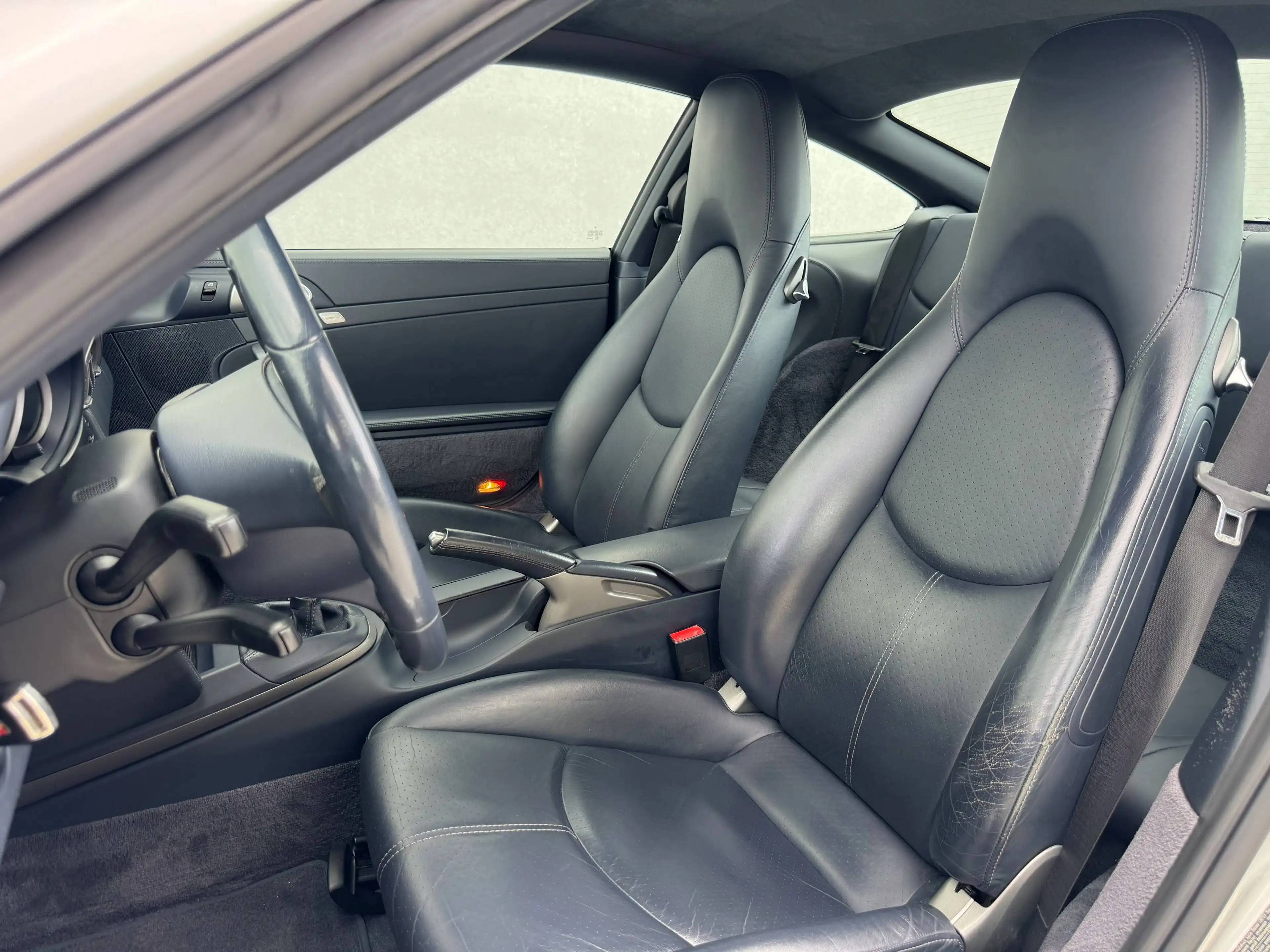 Porsche 911 911 Carrera 4 3.6i Coupé — photo 15