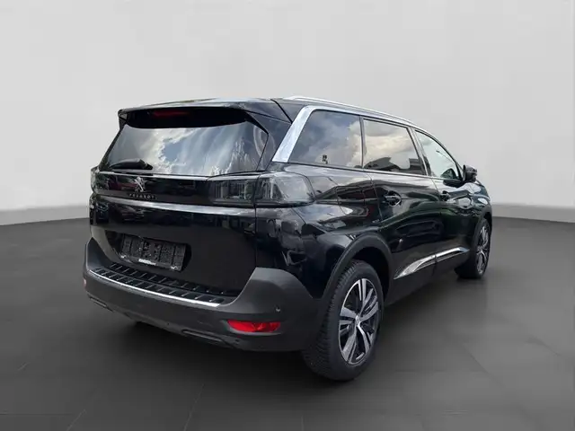 Peugeot 5008 view 5