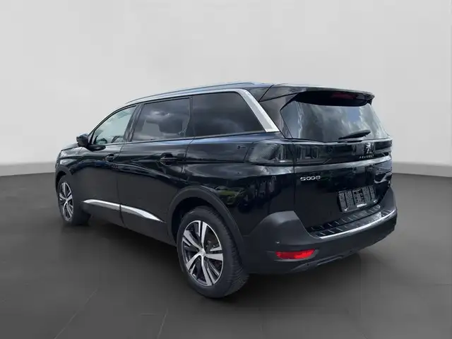Peugeot 5008 view 3