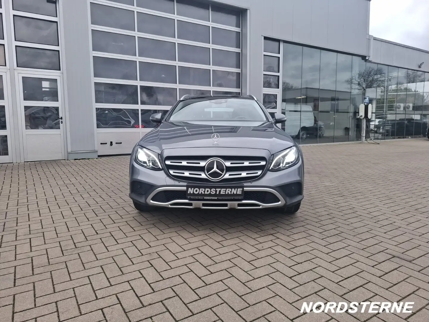 Mercedes-Benz E 220 E 220 T d 4M All-Terrain Panorama AHK Comand  LED Grau - 2