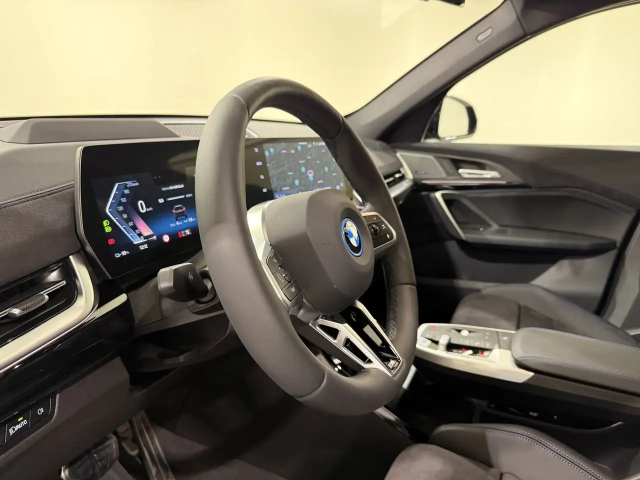 BMW iX1 eDrive20 M Sport Pro DA+ PA+ AHK HUD HK 15