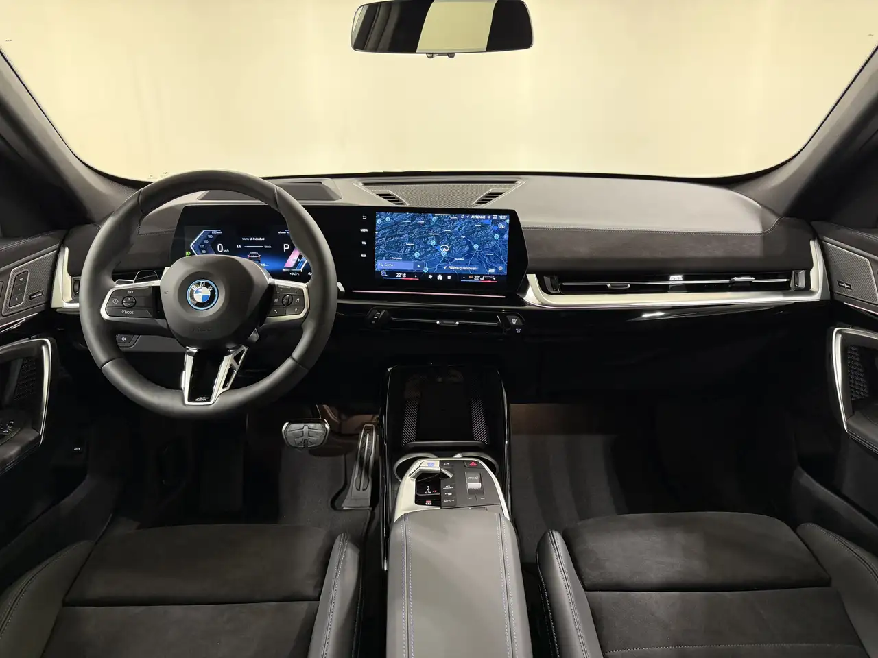 BMW iX1 eDrive20 M Sport Pro DA+ PA+ AHK HUD HK 12