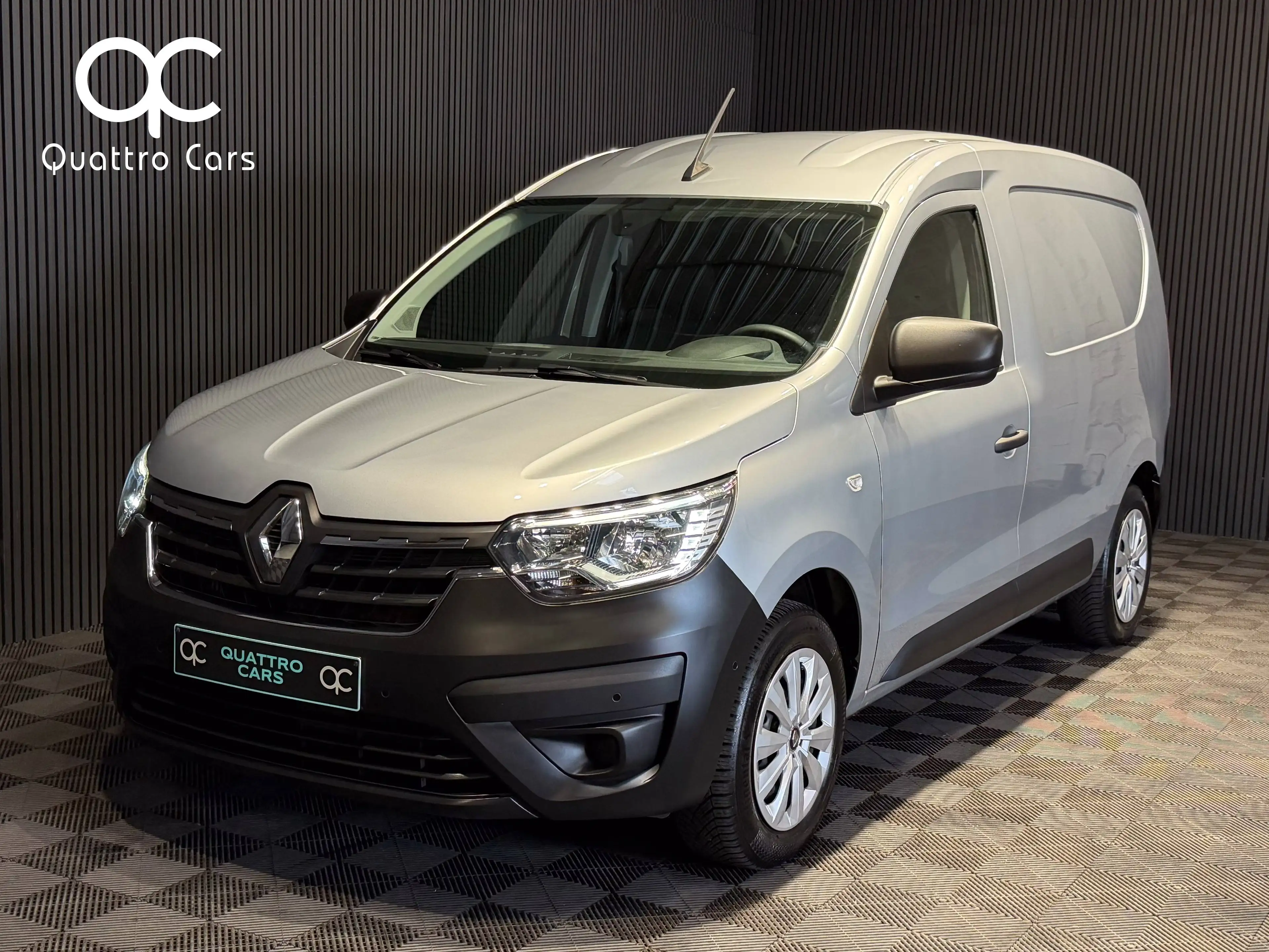 Renault Express Garantie 3 ans possible / 1.3 TCe / 1ère main / Attache remorque / Car Play — photo 2