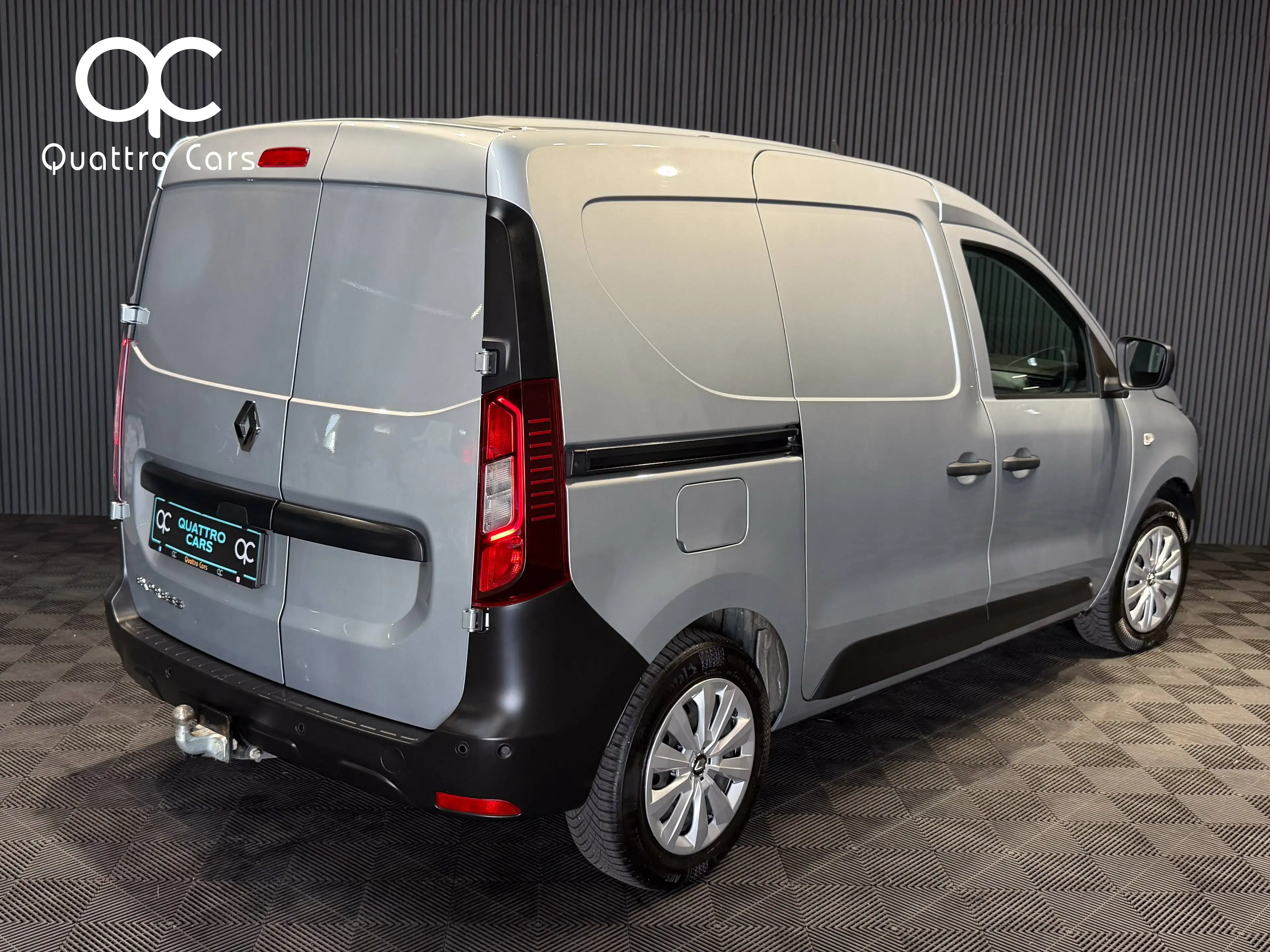 Renault Express Garantie 3 ans possible / 1.3 TCe / 1ère main / Attache remorque / Car Play — photo 6