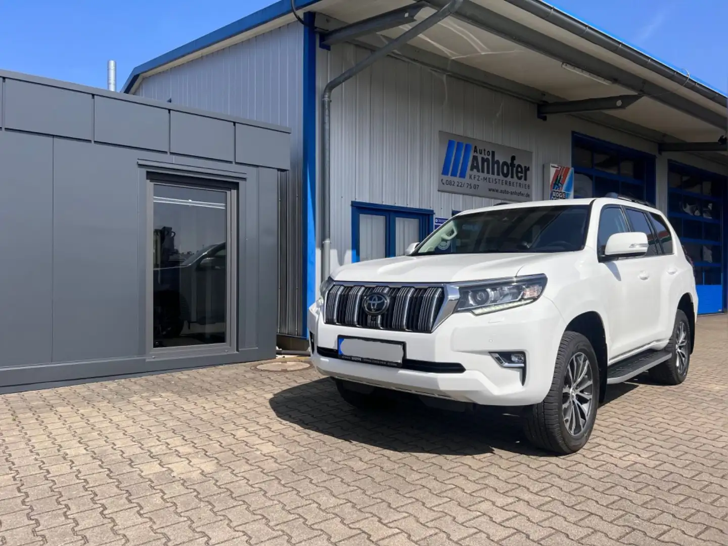 Toyota Land Cruiser 2.8 D-4D TEC-Edition AHK  Automatik Weiß - 1