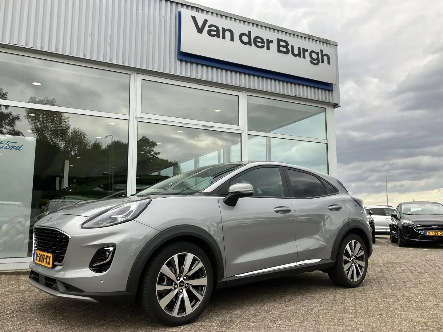 Ford Puma Titanium X 1.0 EcoBoost Hybrid 125pk Trekhaak afne Grijs - 2