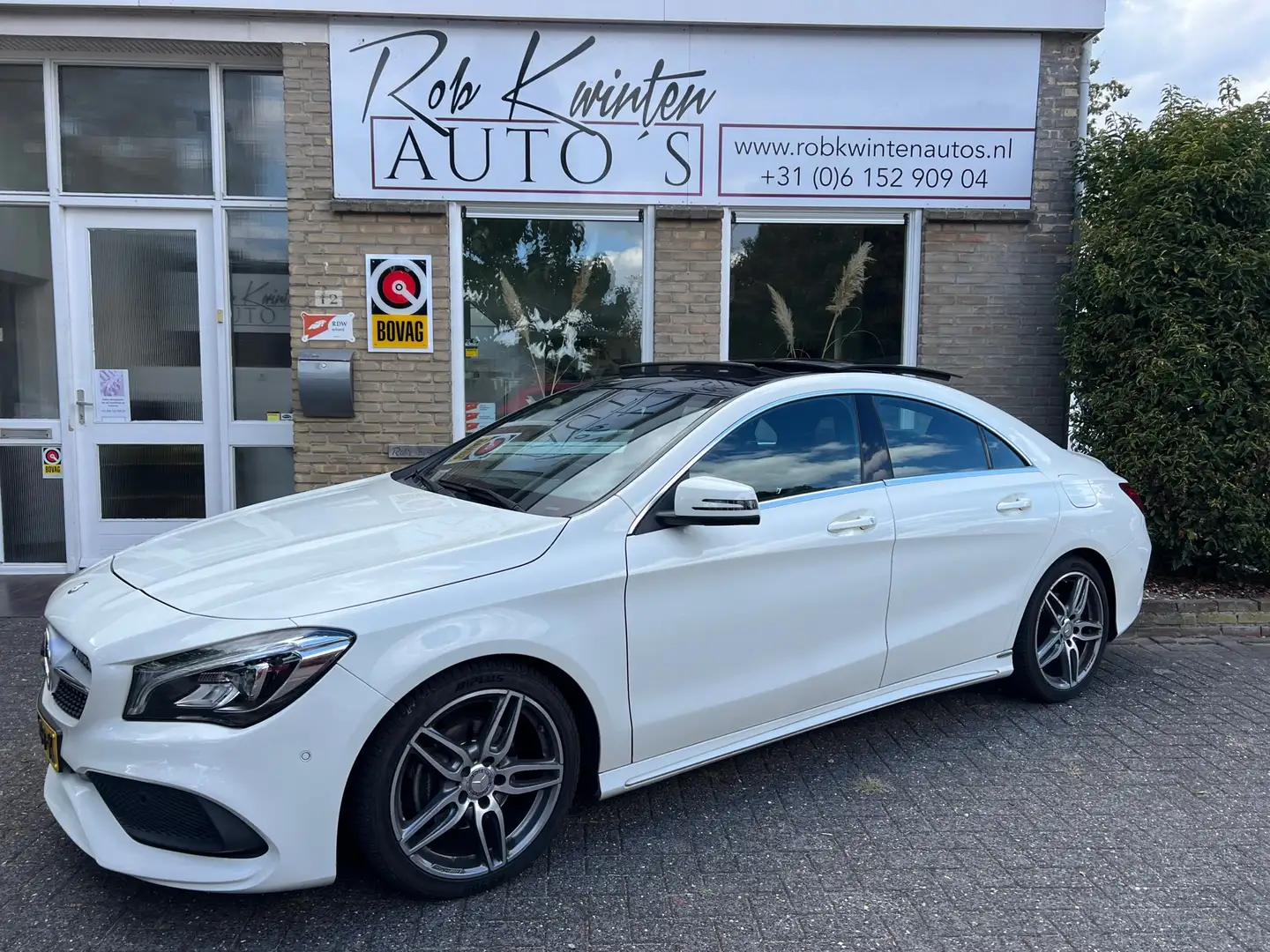 Mercedes-Benz CLA 180 Ambition AMG-Line Panoramadak / automaat / Navigat Wit - 2