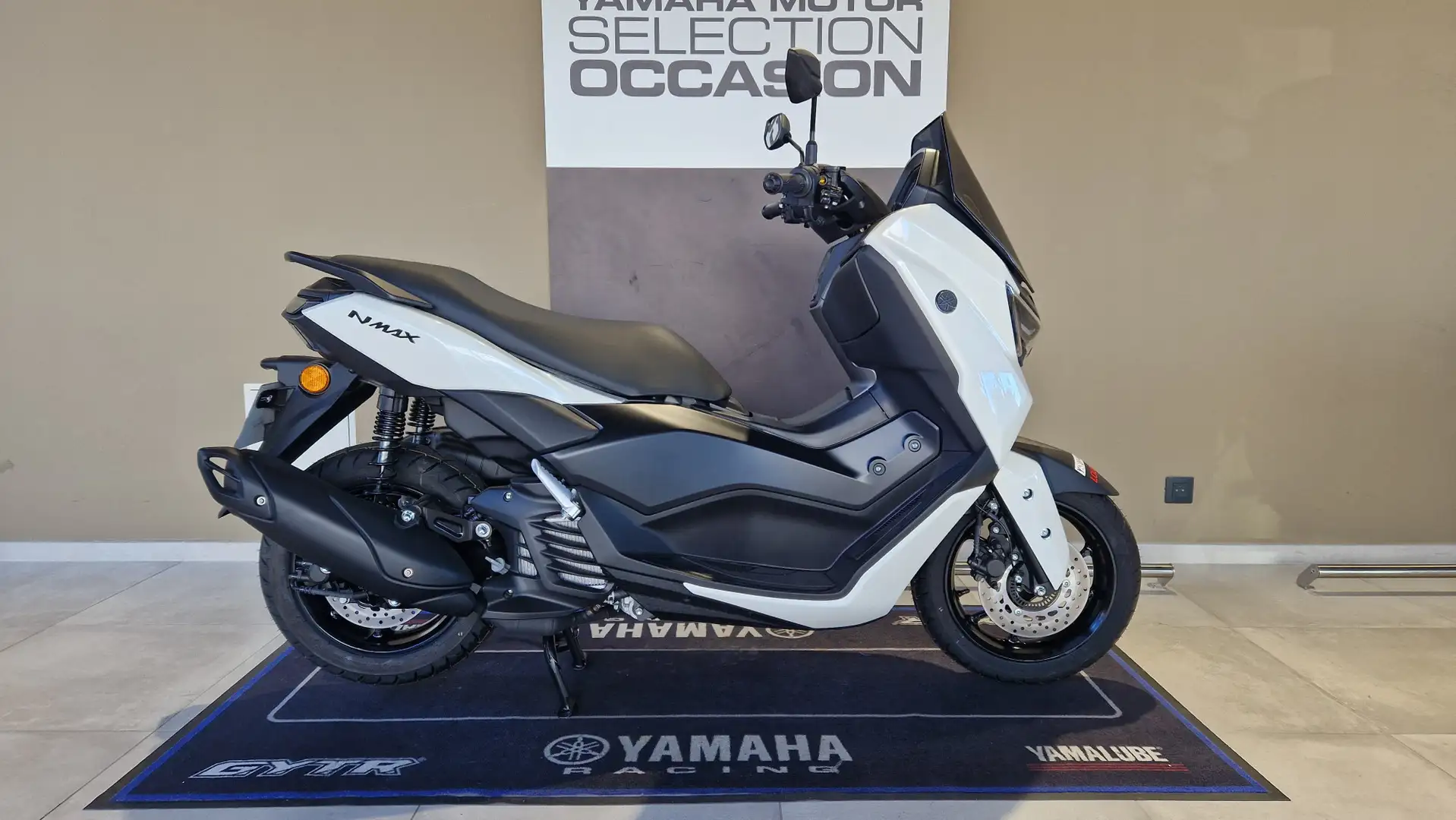 Yamaha NMAX Blanco - 1