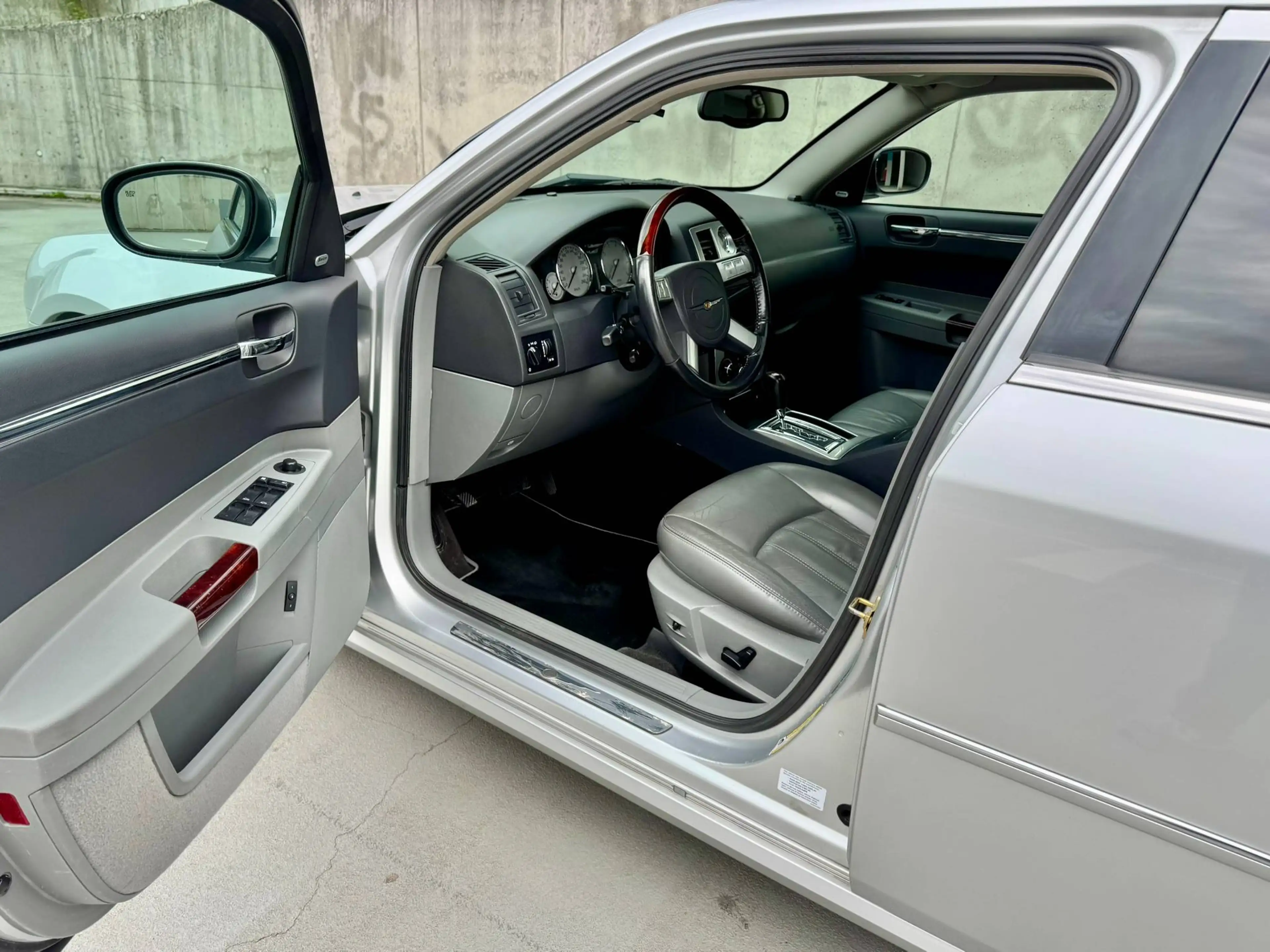 Chrysler 300C 300 C Touring 3.5i V6 24v — photo 7