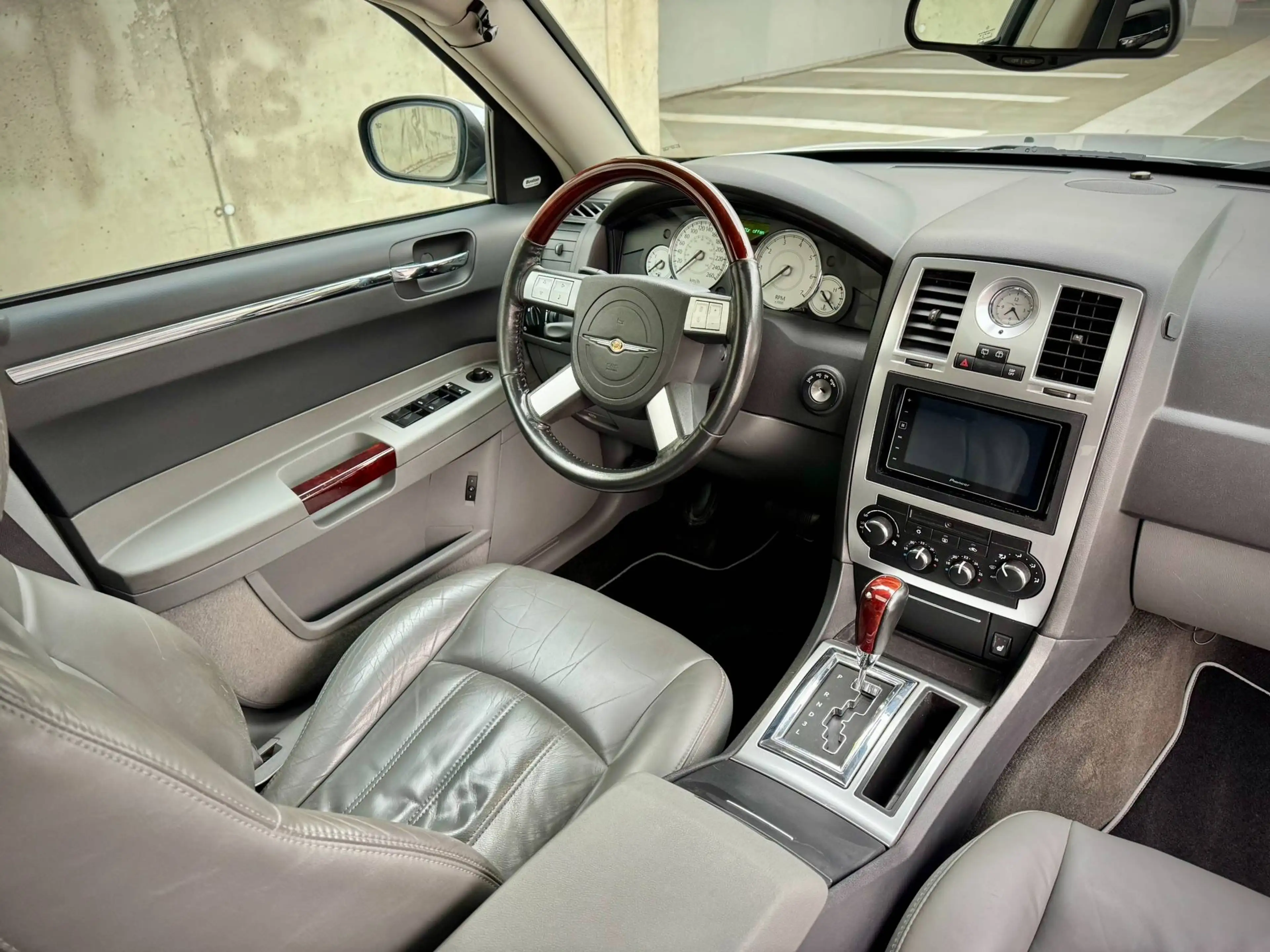 Chrysler 300C 300 C Touring 3.5i V6 24v — photo 12