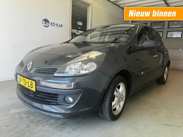 2006 Renault Clio in Grey for sale