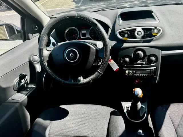 Renault Clio view 2