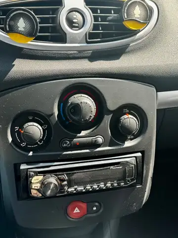 Renault Clio view 3