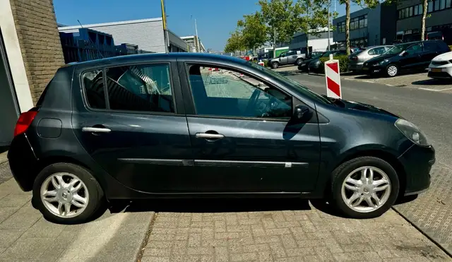 Renault Clio view 15