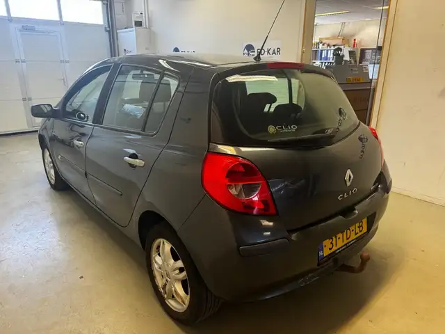 Renault Clio view 8