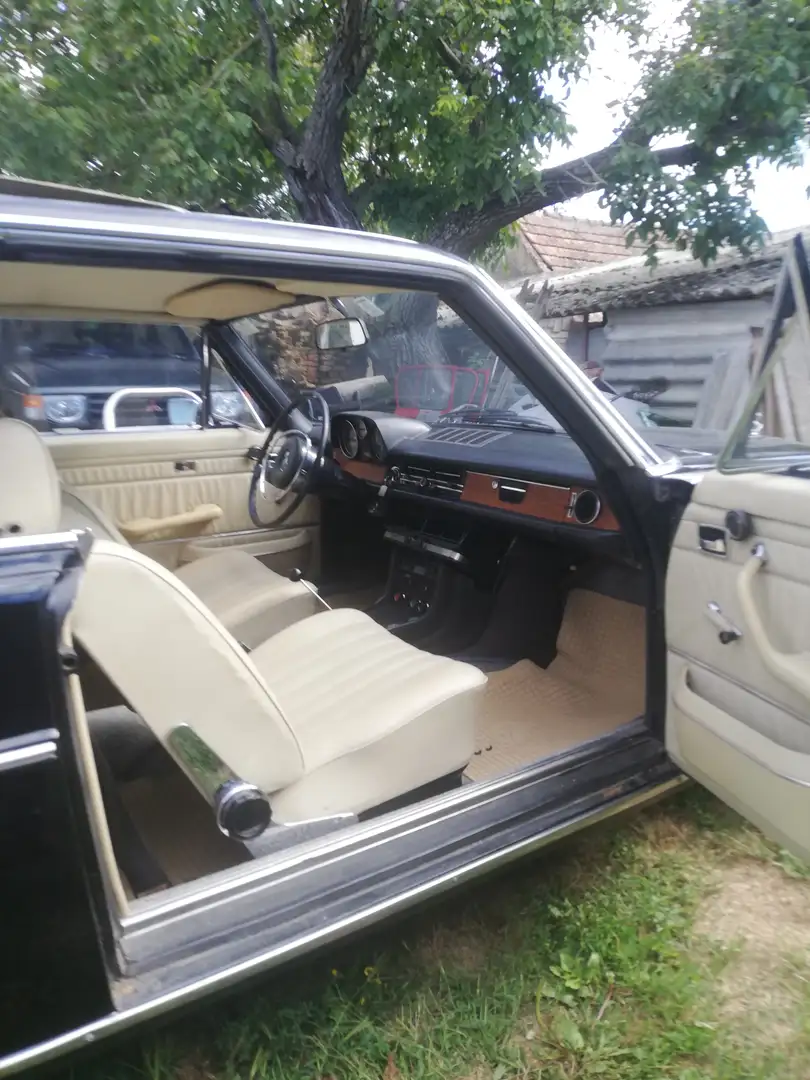 Mercedes-Benz W 114/115 Strich-Acht 250 CE Schwarz - 2