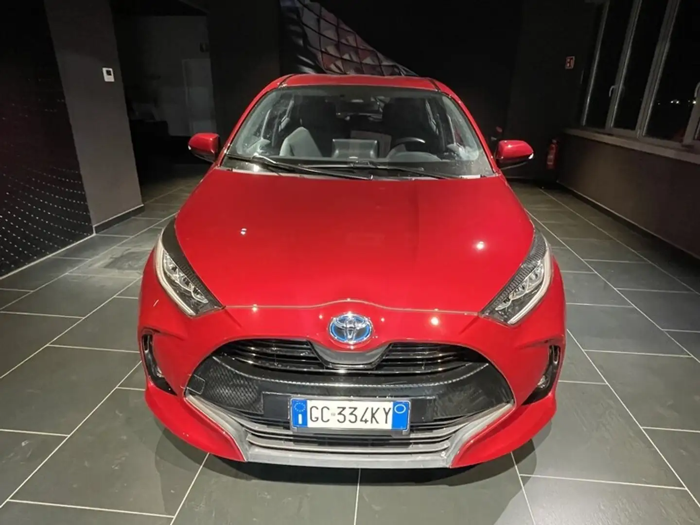 Toyota Yaris 1.5 Hybrid Trend Rosso - 2