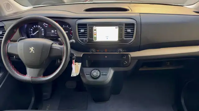 Peugeot Traveller view 7