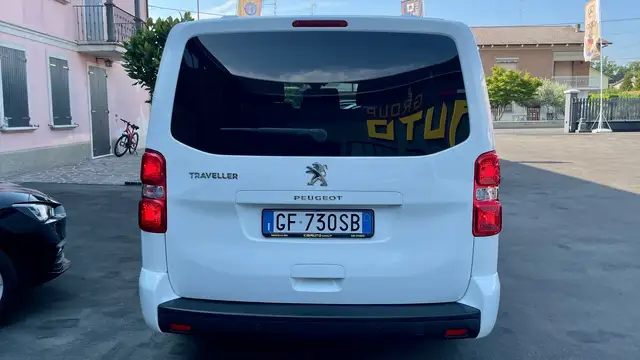 Peugeot Traveller view 5