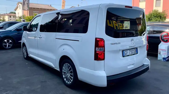 Peugeot Traveller view 4