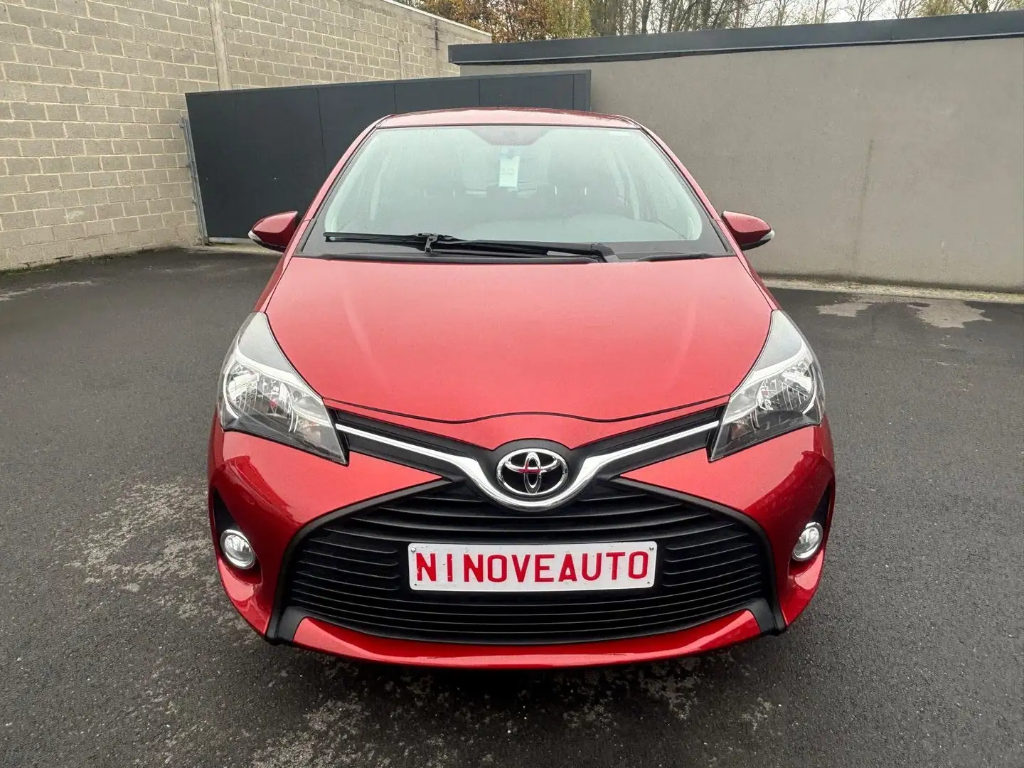 Toyota Yaris 1.0i VVT-i*AIRCO USB 1JAAR GARANTIE 1STE EIGENAAR Rouge - 1