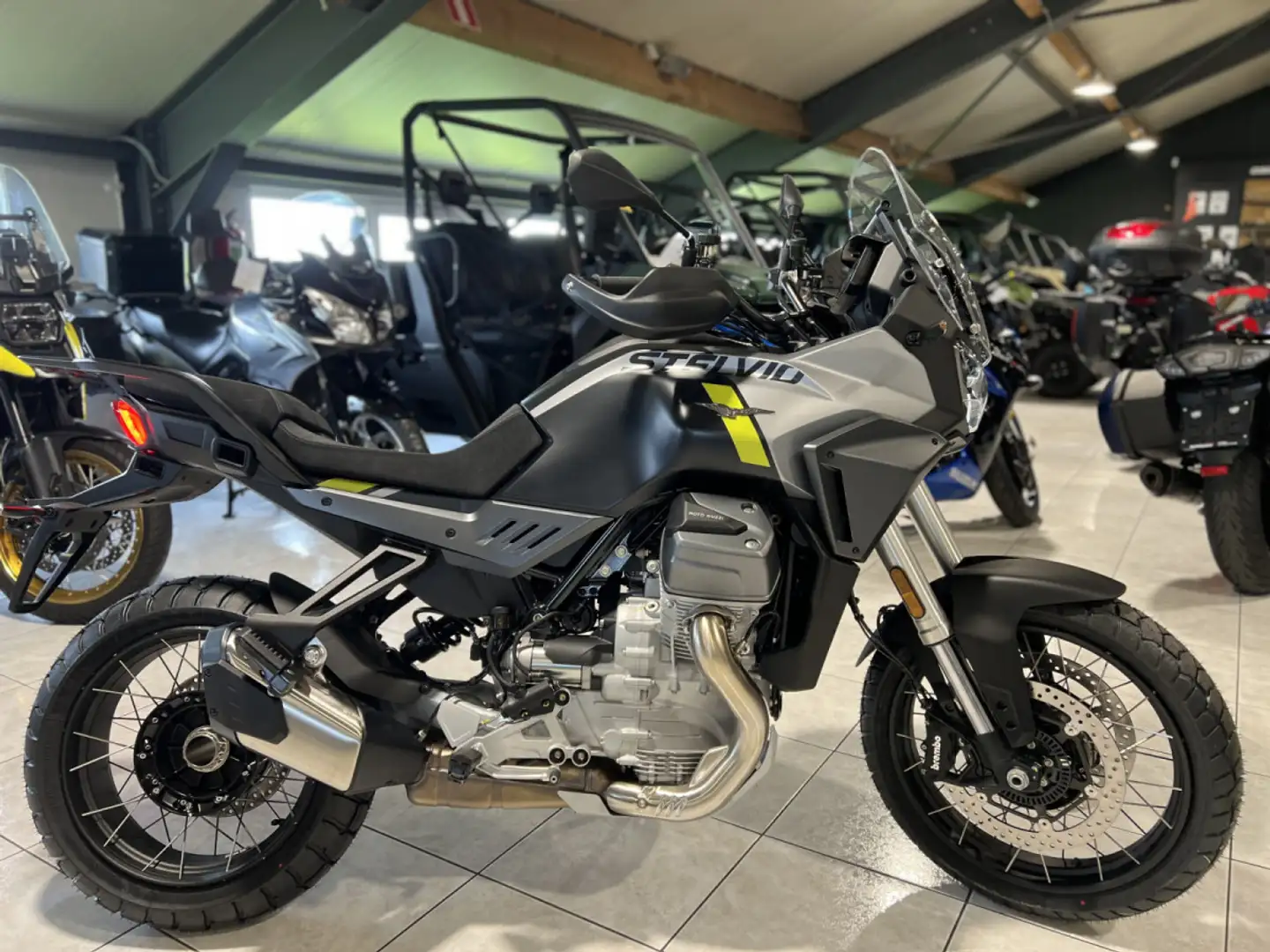 Moto Guzzi Stelvio 1000 siva - 1