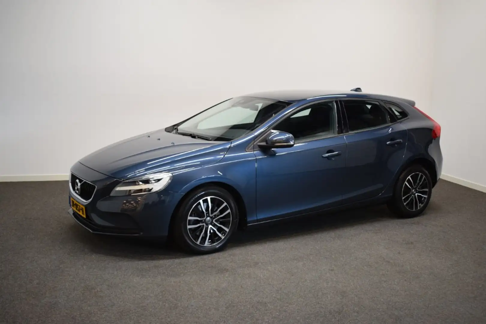 Volvo V40 2.0 123pk Momentum Trekhaak 1500kg/ Navi/ Cruise/S Blue - 2