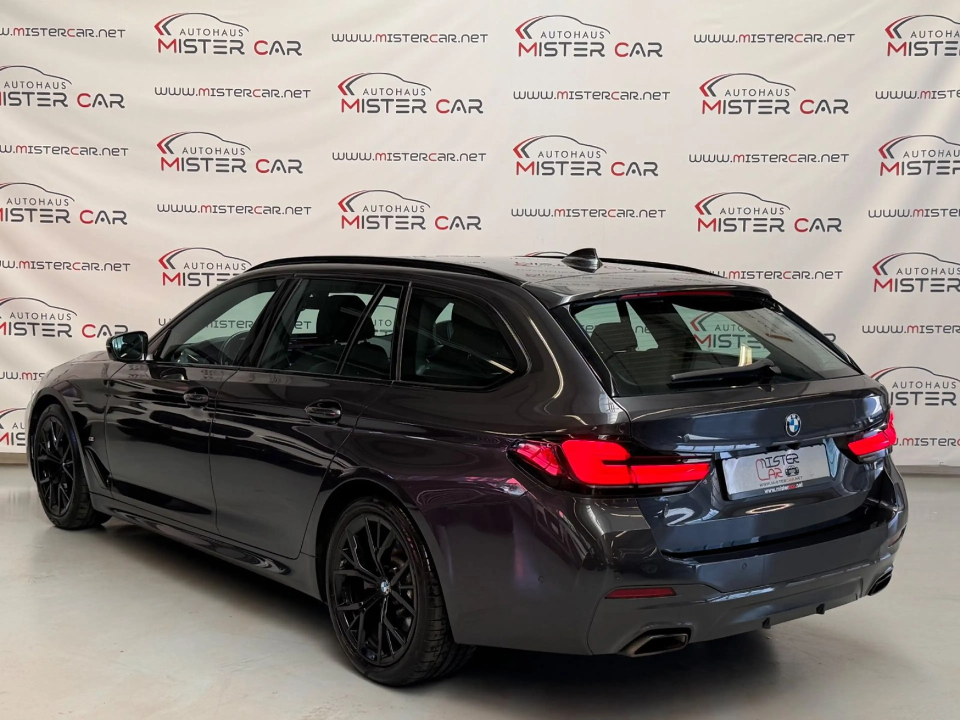 BMW 520 d M Sport ACC/LED/DIGI/KAM/SPUR/TOT/NAVI/19 — photo 3