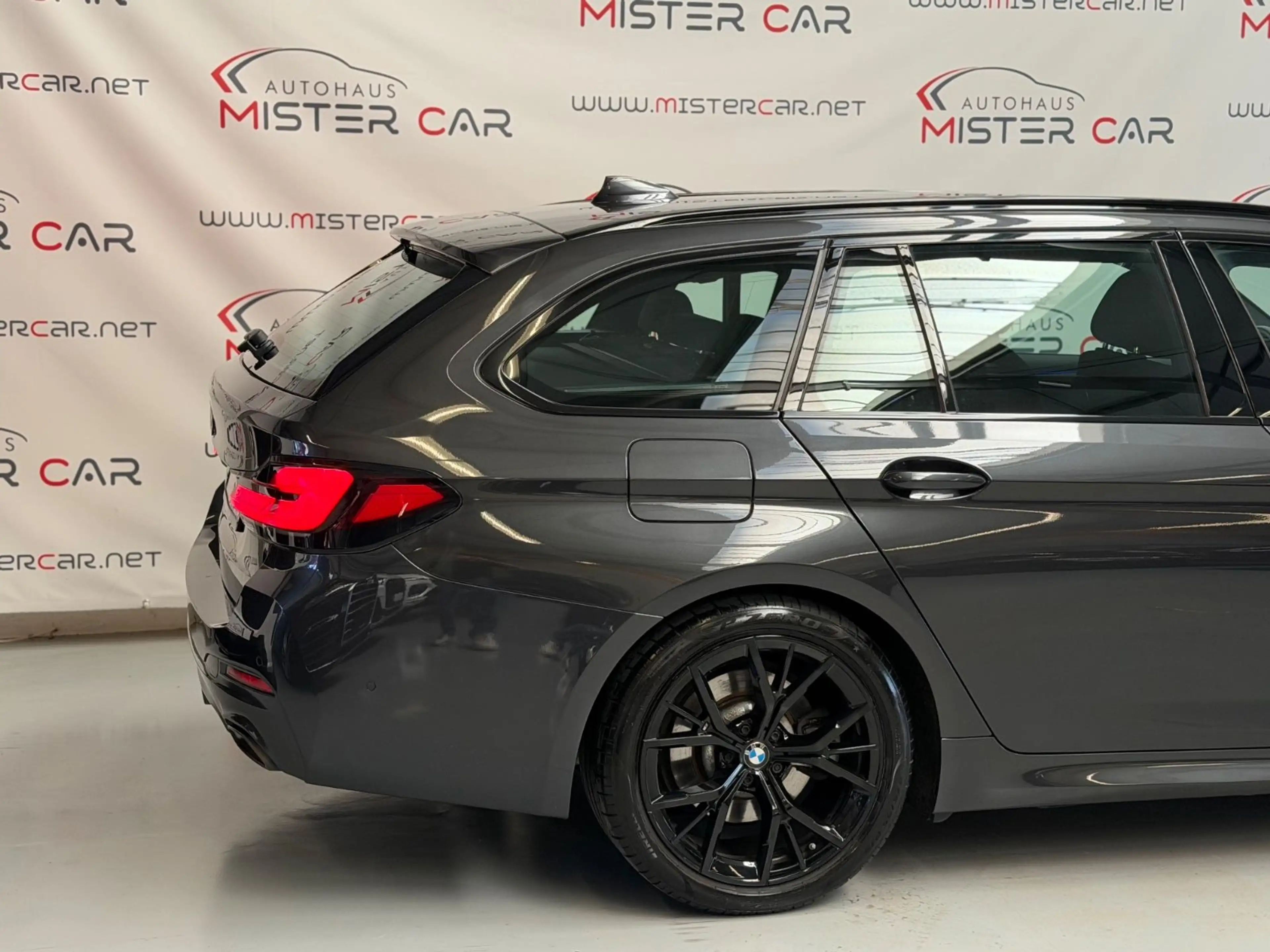 BMW 520 d M Sport ACC/LED/DIGI/KAM/SPUR/TOT/NAVI/19 — photo 6