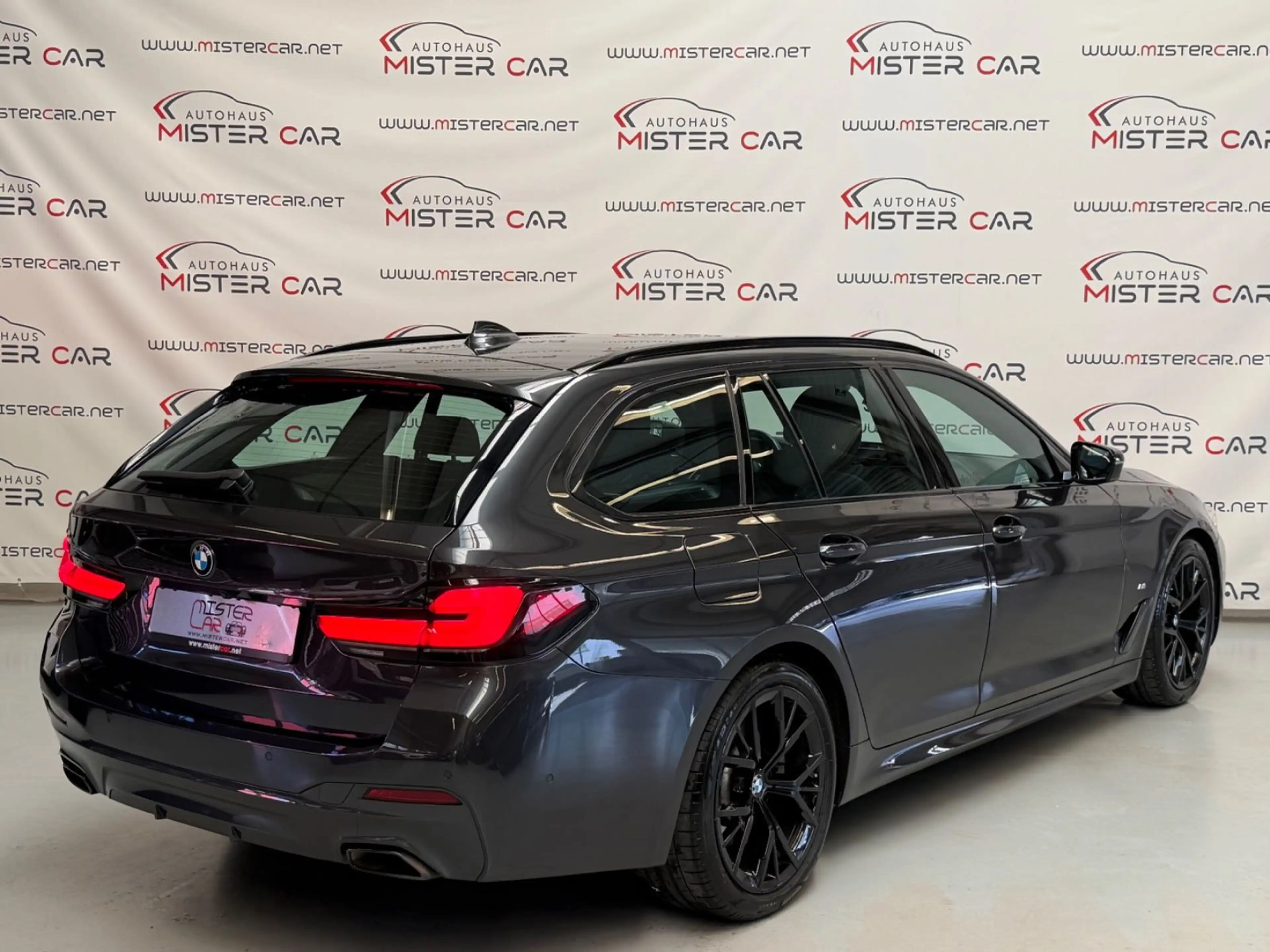 BMW 520 d M Sport ACC/LED/DIGI/KAM/SPUR/TOT/NAVI/19 — photo 8