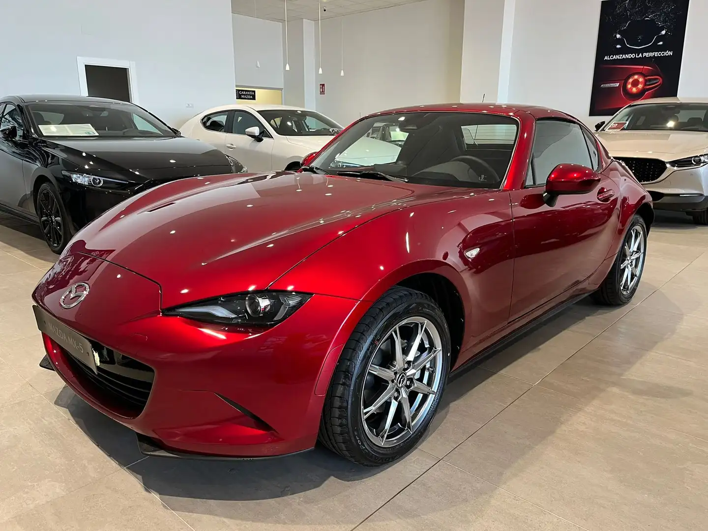 Mazda MX-5 RF 1.5 Skyactiv-G Exclusive-Line Rojo - 2