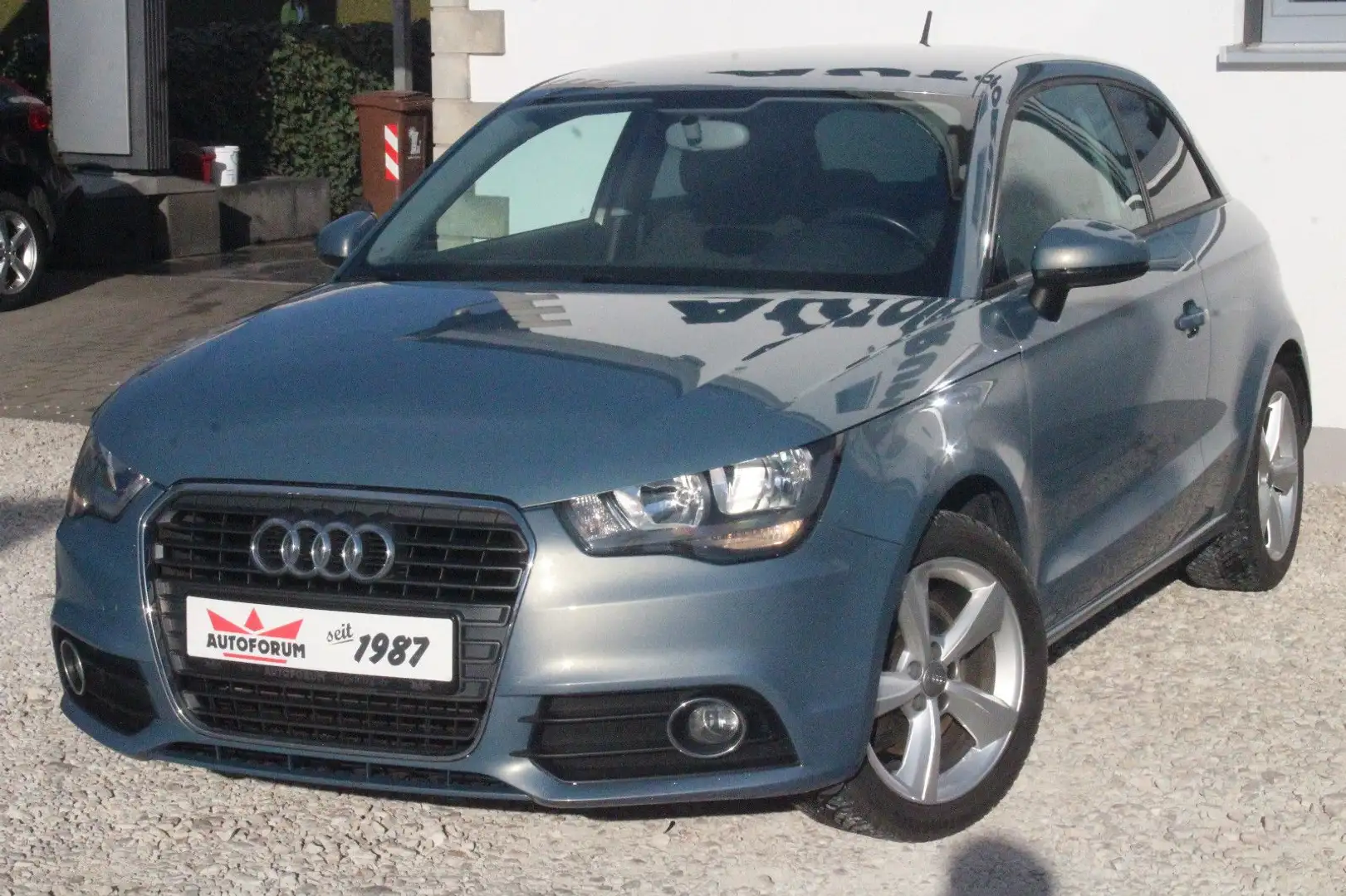 Audi A1 attraction~Bluetooth~Allwetter~Klima~ Blau - 1