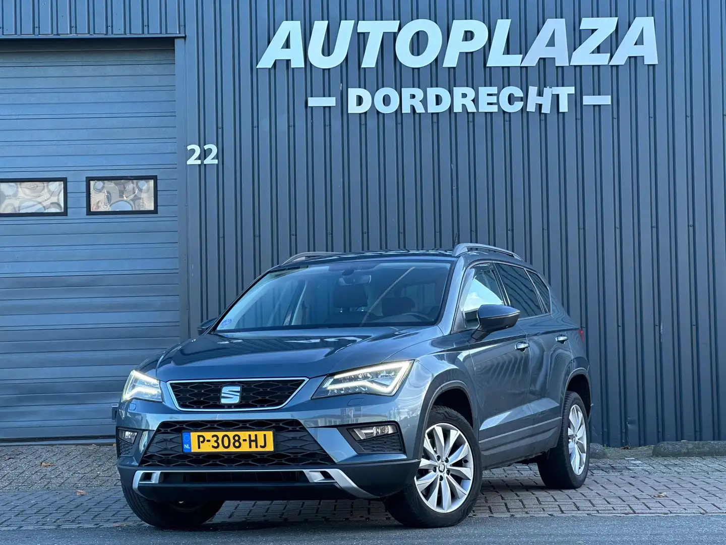 SEAT Ateca 1.4 EcoTSI Xcellence Trekhaak / Navi / PDC Gris - 1