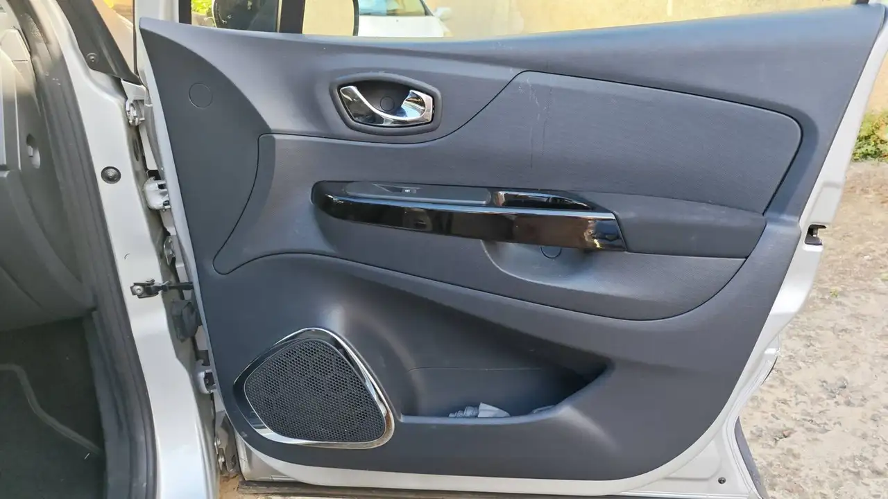 Renault Captur — photo 24