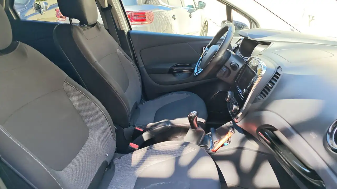 Renault Captur — photo 28