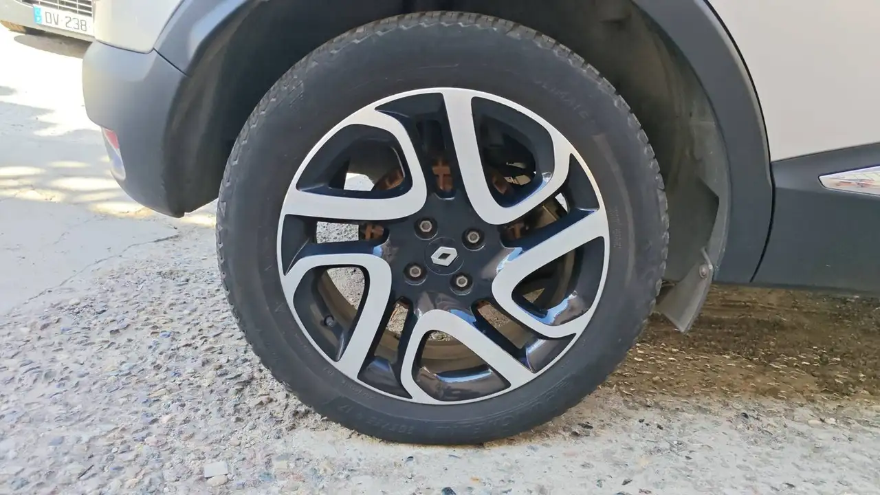 Renault Captur — photo 16