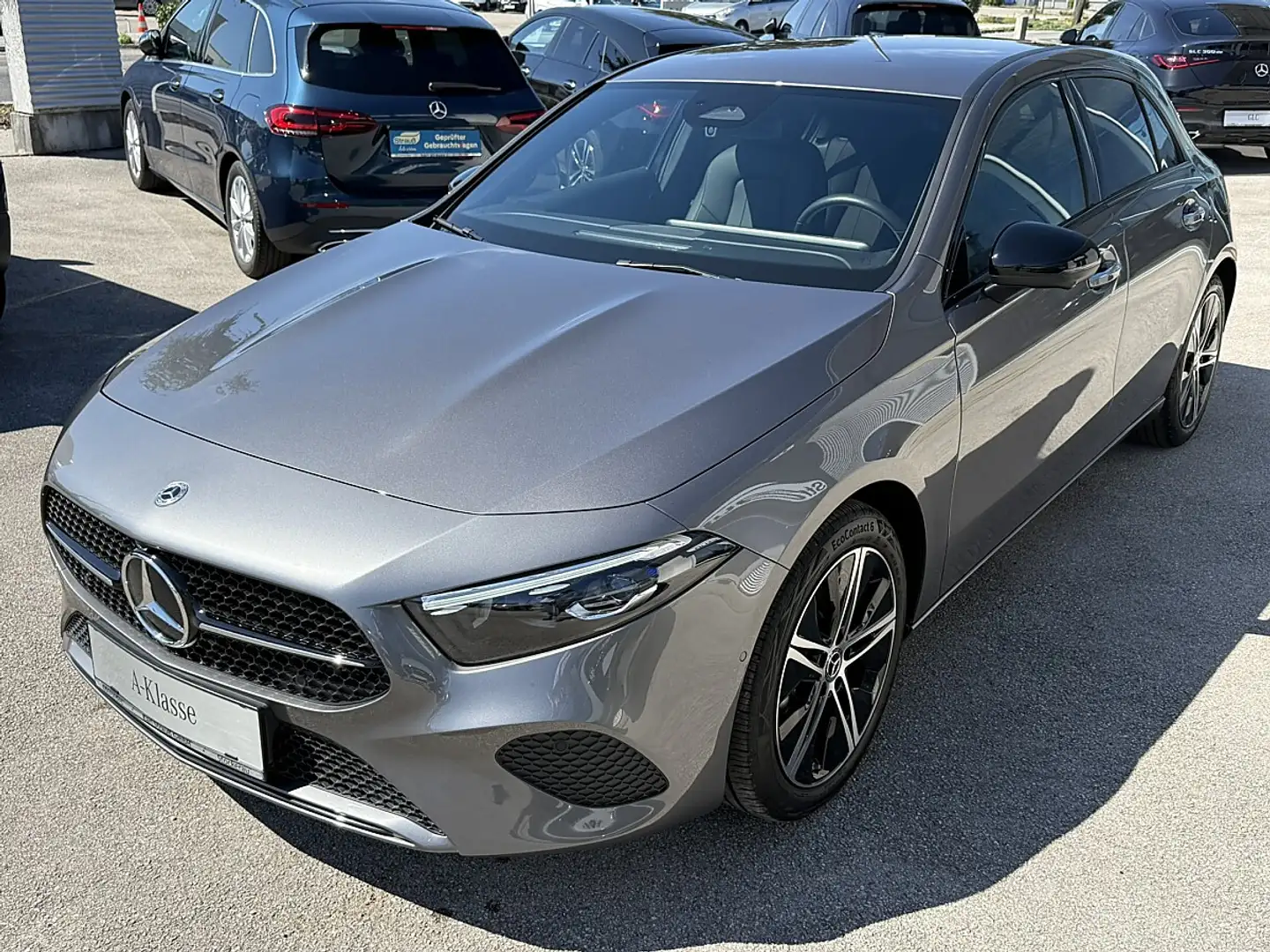 Mercedes-Benz A 180 Aut. Grau - 2