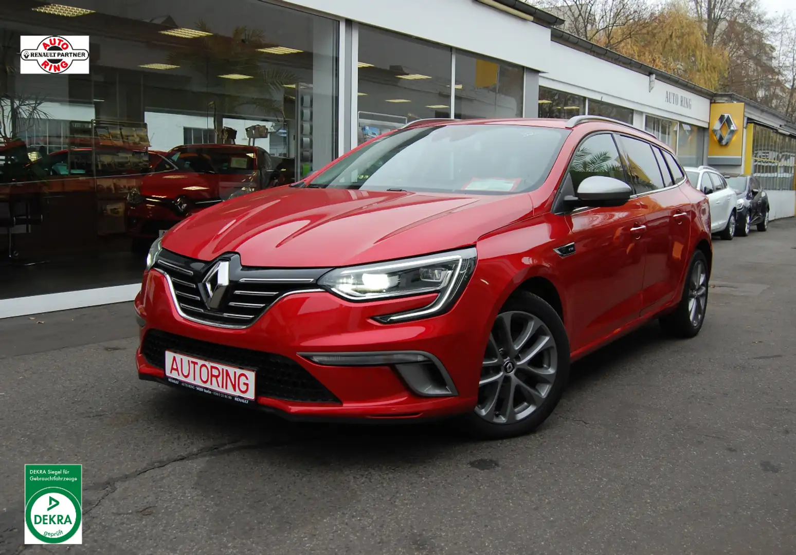 Renault Megane Kombi in Rot gebraucht in Berlin für € 17.690,-