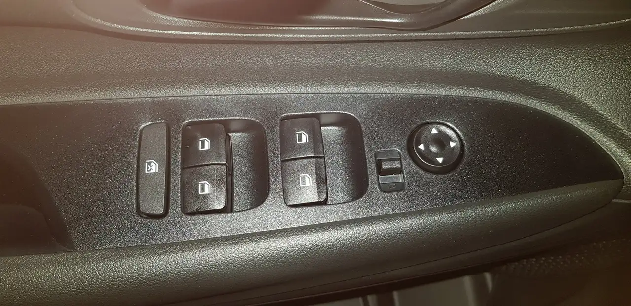 Hyundai BAYON Select 2WD 13