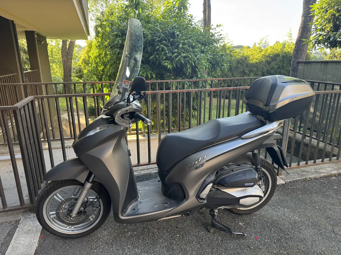 Honda SH 350i Argento - 1