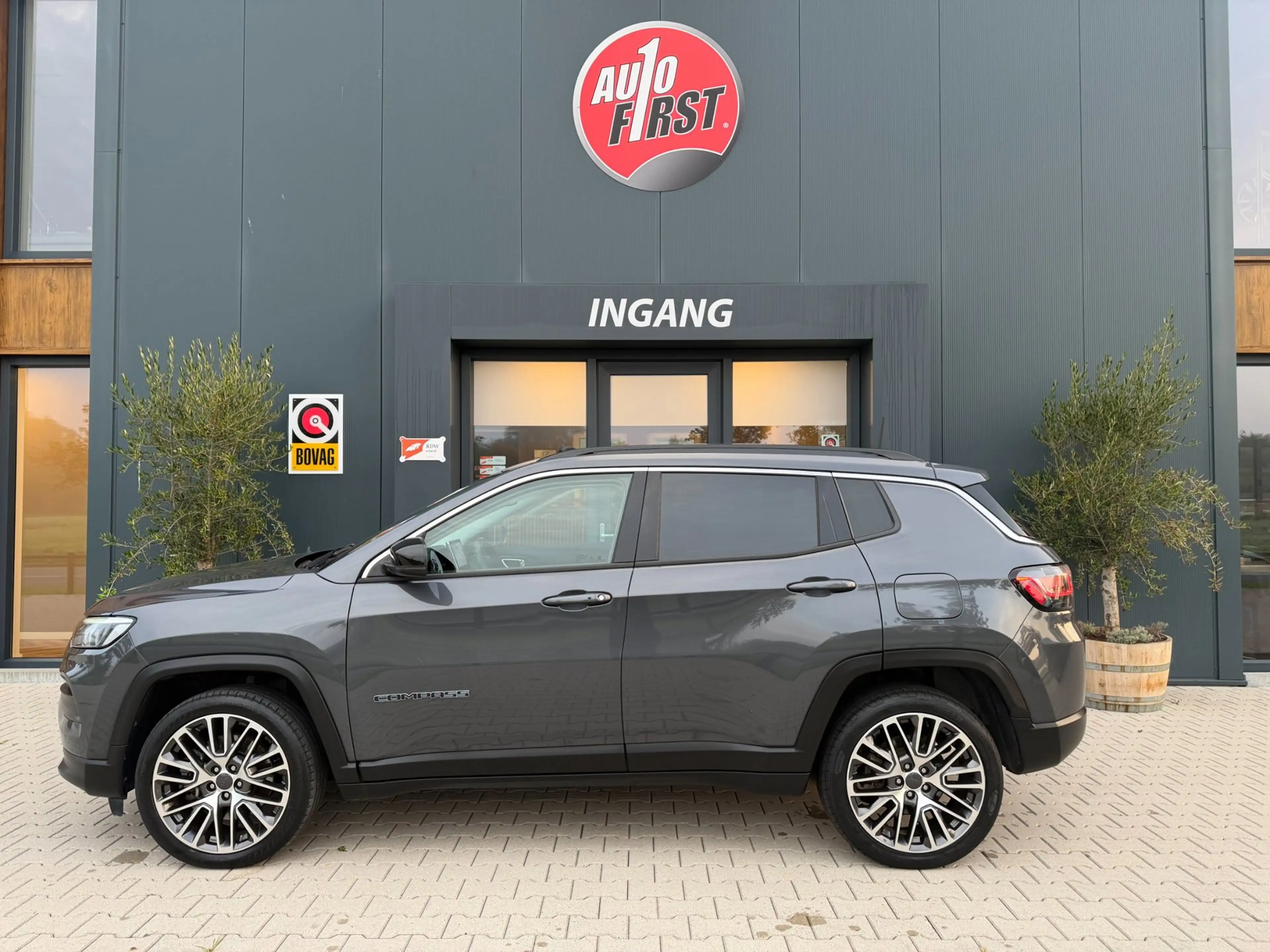 Jeep Compass 4xe LIMITED Electric Night Eagle l pano l camera — photo 9