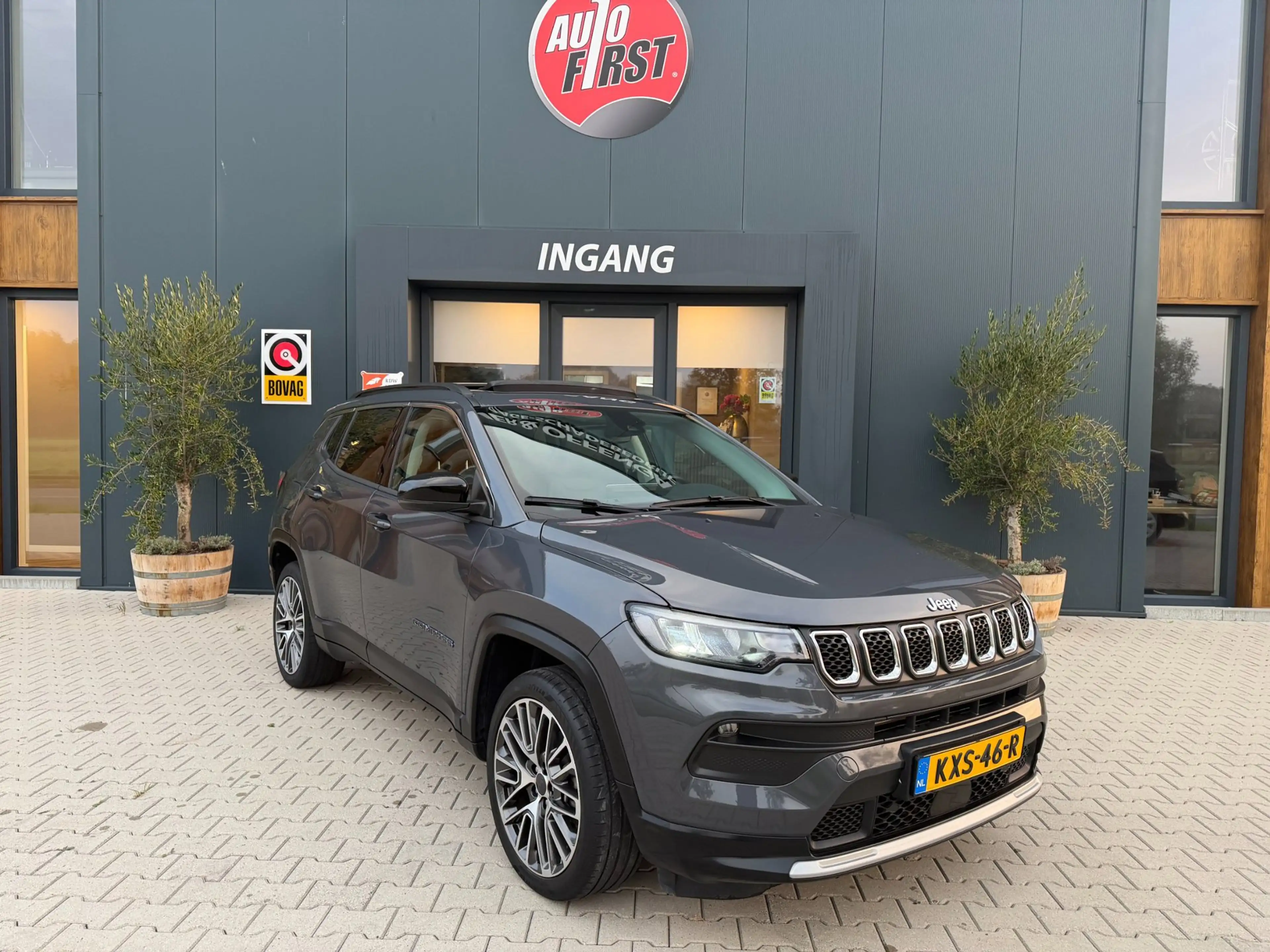 Jeep Compass 4xe LIMITED Electric Night Eagle l pano l camera — photo 2